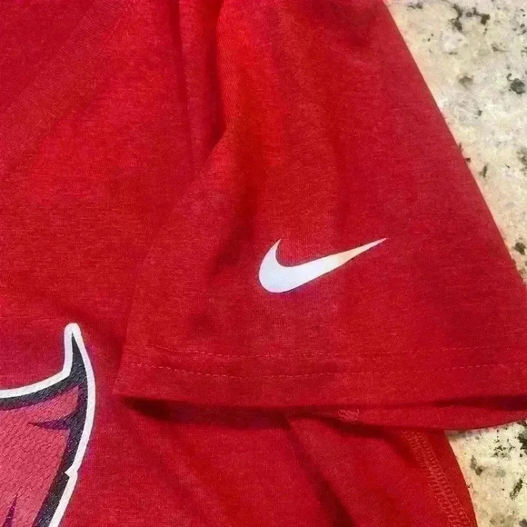 Nike Woman’s Tampa Bay Buccaneers Shirt - Picture 2 of 6